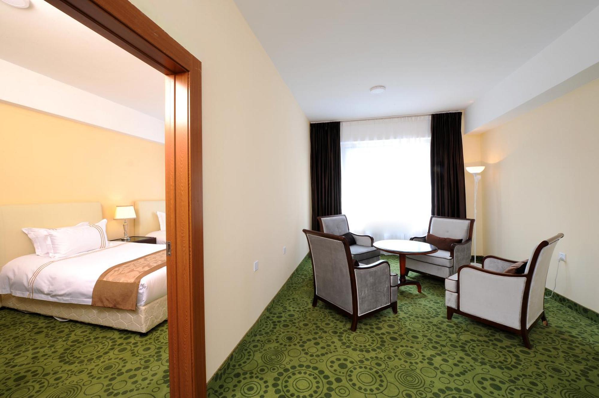 Alpha Hotel อูลานบาตอร์ ภายนอก รูปภาพ