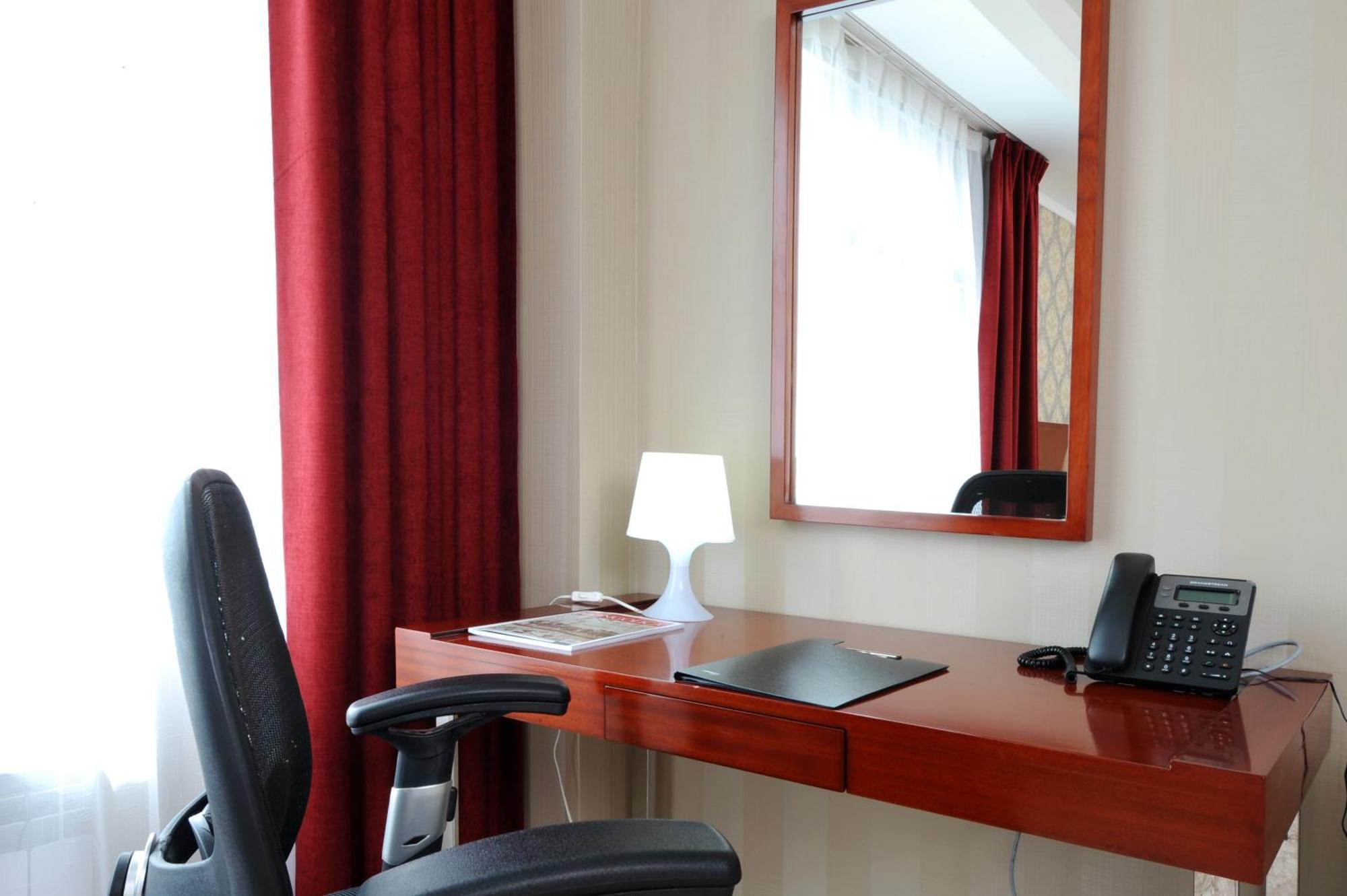 Alpha Hotel อูลานบาตอร์ ภายนอก รูปภาพ
