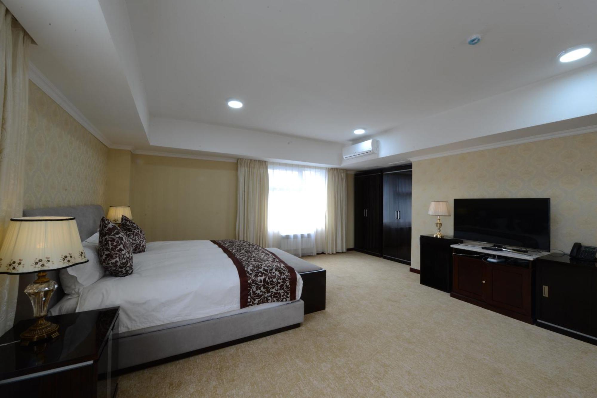Alpha Hotel อูลานบาตอร์ ภายนอก รูปภาพ