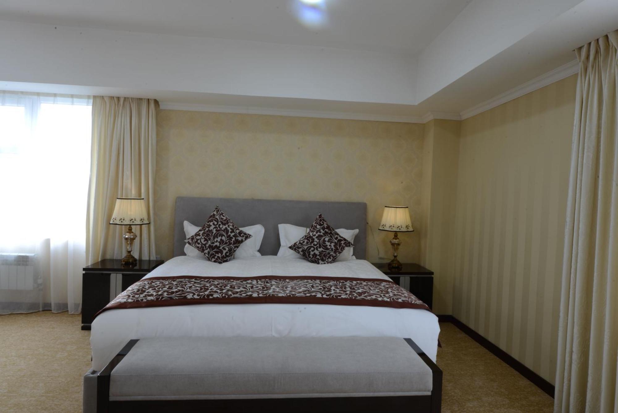 Alpha Hotel อูลานบาตอร์ ภายนอก รูปภาพ