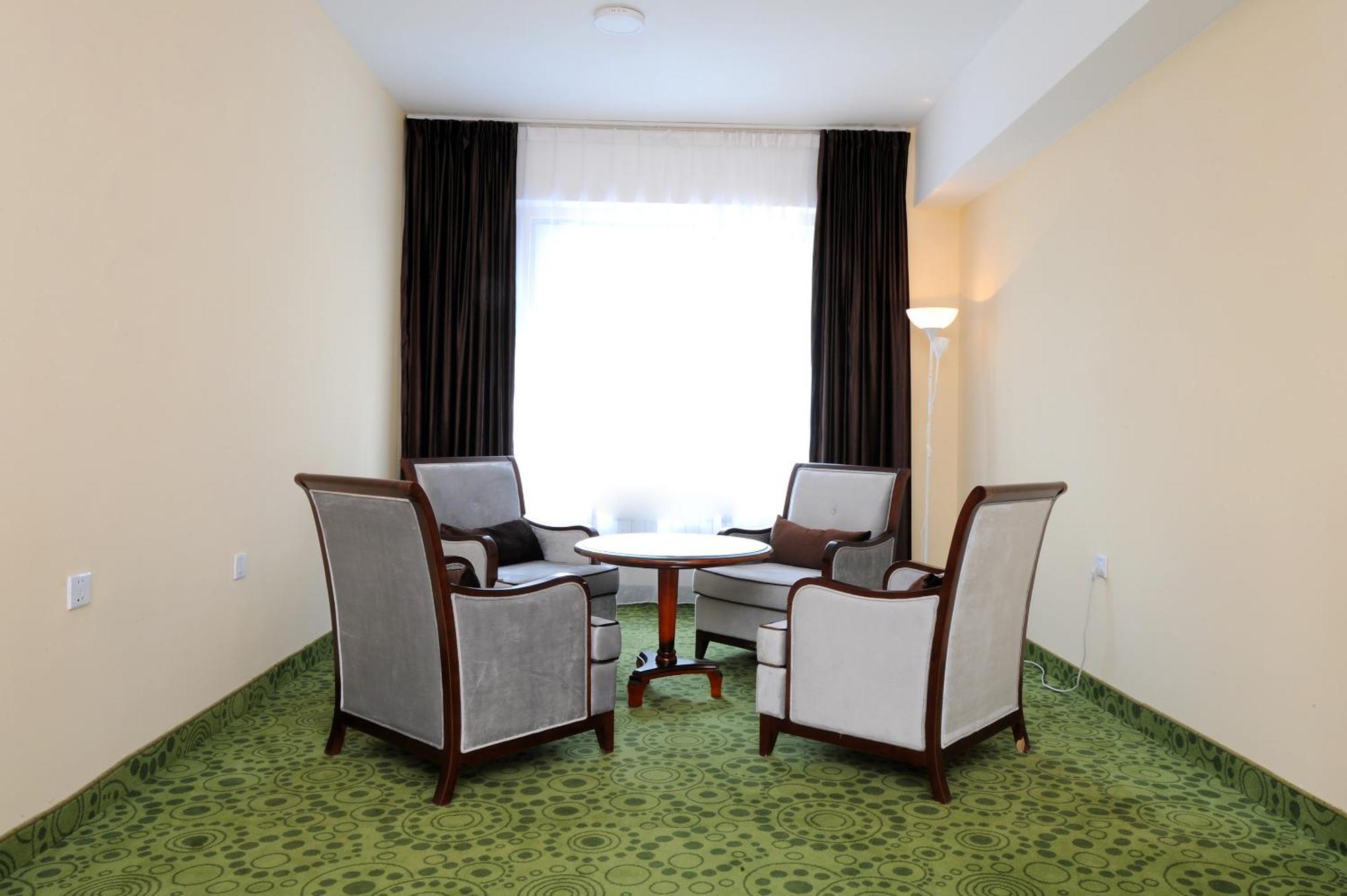 Alpha Hotel อูลานบาตอร์ ภายนอก รูปภาพ