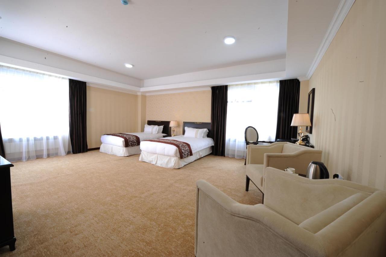 Alpha Hotel อูลานบาตอร์ ภายนอก รูปภาพ